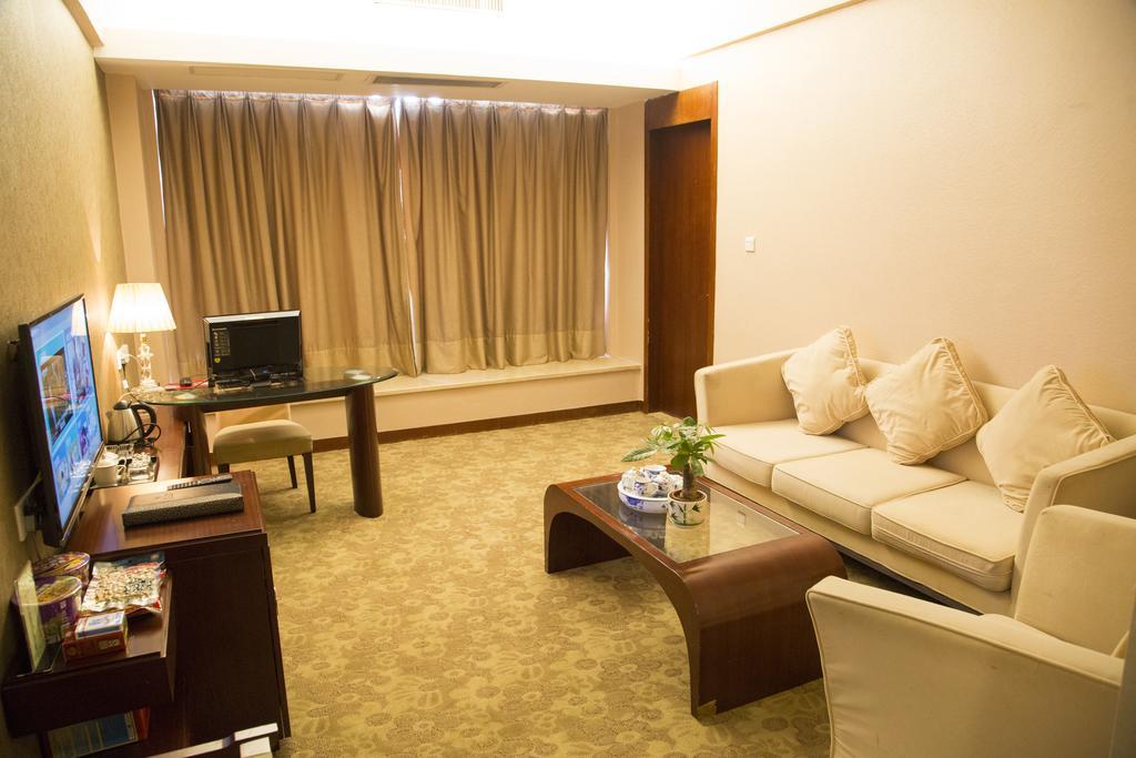 Long Zhou Grand Hotel Γκουανγκζού Δωμάτιο φωτογραφία